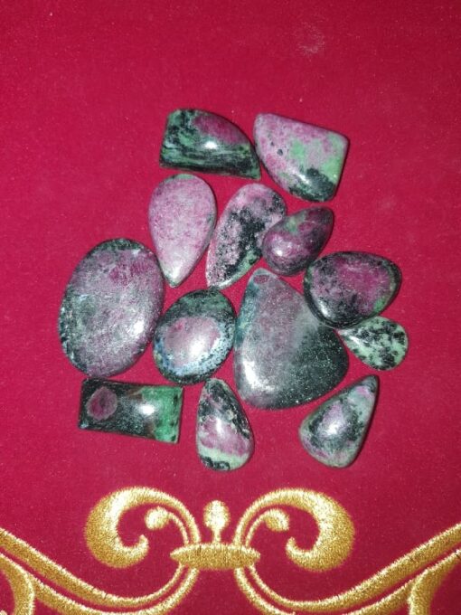 cabochon di rubino zoisite Ruby zoisite