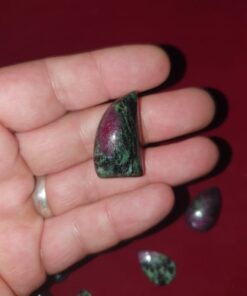 cabochon di rubino zoisite Ruby zoisite