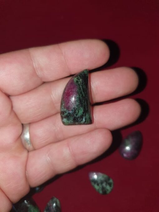 cabochon di rubino zoisite Ruby zoisite