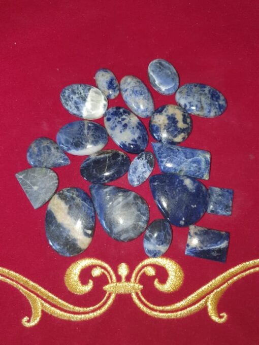 cabochon sodalite