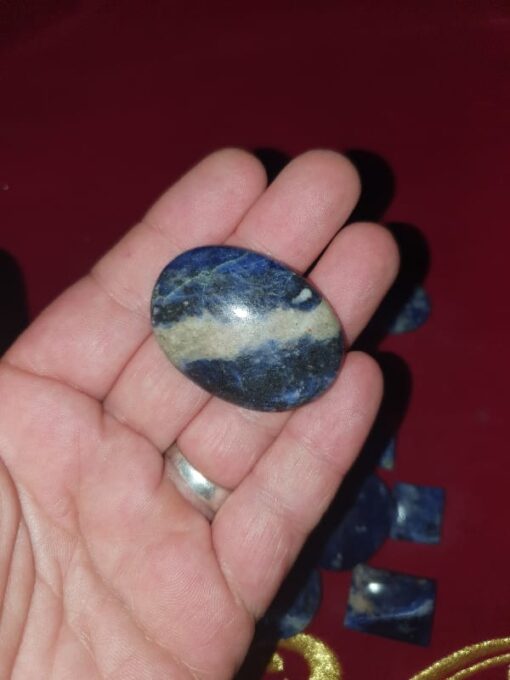 cabochon sodalite